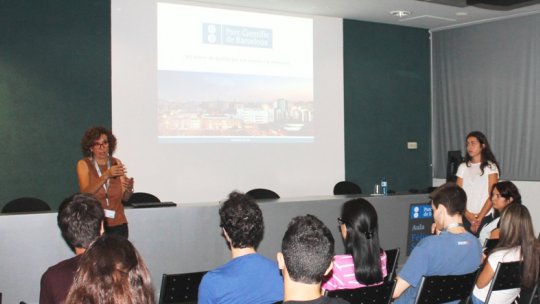 La apertura del acto ha estado a cargo de Adela Farré, directora de Comunicación, Marketing y Promoción del Parc Científic de Barcelona (Foto: PCB).