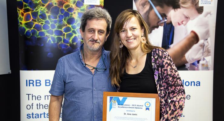 Ana Janic receiving the award