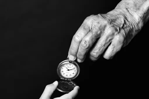 Imagen representativa de los efectos del ritmo circadiano en envejecimiento (Autora: Iris Joval Granollers)