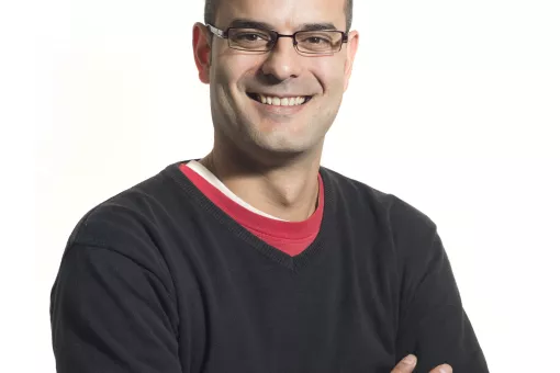 Salvador Aznar Benitah lidera el Laboratorio de Células Madre y Cáncer en el IRB Barcelona