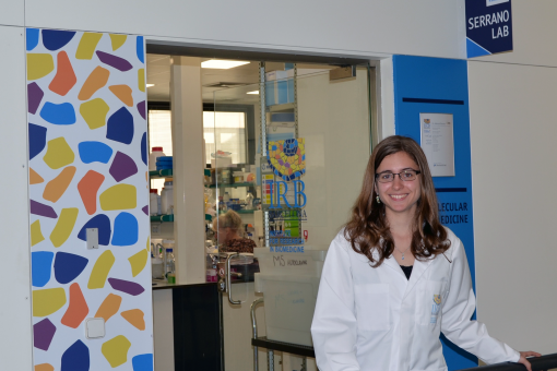 Elena Meléndez es la primera estudiante en obtener la beca "IRB Barcelona Futuro", impulsada por donaciones (Foto: IRB Barcelona)