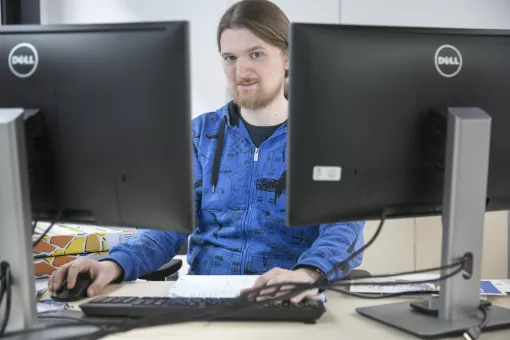 El investigador croata Fran Supek es el primer autor del estudio publicado hoy en Cell. Supek desarrolló este trabajo junto a Ben Lehner en el CRG (Foto: M Minocri, IRB Barcelona)