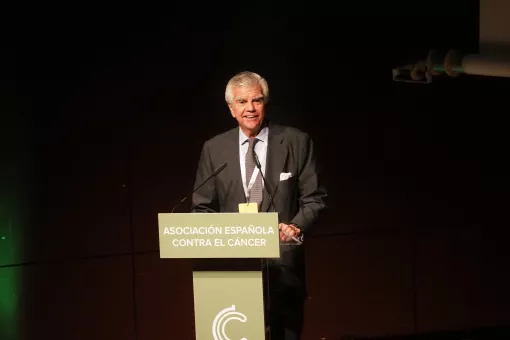 El presidente de la AECC, Ignacio Muñoz, durante la ceremonia de entrega de las ayudas. 