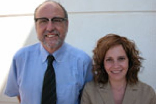 Ernest Giralt and Teresa Tarragó, researchers at IRB Barcelona and the UB, and founders of Iproteos.