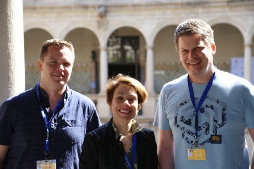 Travis Stracker, Renata Basto i Jens Lüders, organitzadors de la BioMed Conference