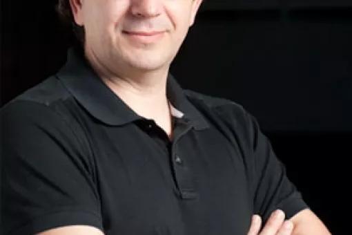 Raúl Méndez is the principal investigator of the "Translational Control of Cell Cycle and Differentiation" lab