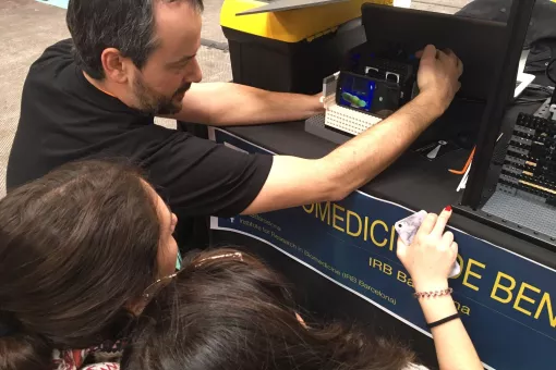  Julien Colombelli, jefe de Microscopía Digital Avanzada en el IRB Barcelona. 