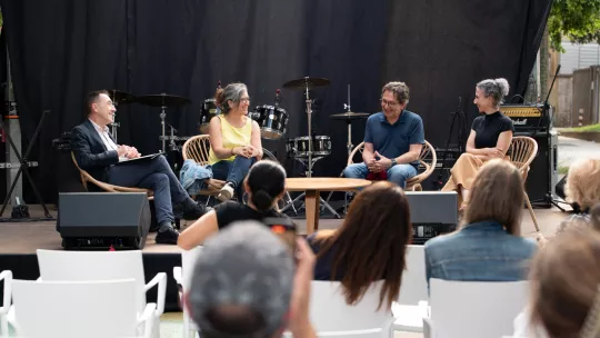 IRB OPEN DAY-4428 mesa redonda