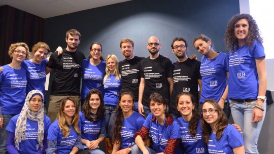 150 voluntarios atenderán a los visitantes de la primera Jornada de Puertas Abiertas del IRB Barcelona. En la foto, un grupo de voluntarios que participarán en la jornada.