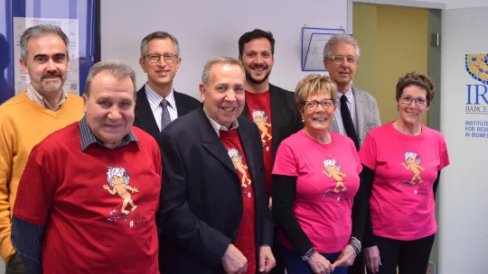 Entrega del primer donativo de la organización "Vi per Vida" para la investigación en metástasis del IRB Barcelona (Foto: L.T. Barone, IRB Barcelona)