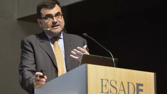 Eduard Batlle, jefe del Laboratorio de Cáncer Colorrectal del IRB Barcelona. Imagen: Jordi Casañas (Mahala, IRB Barcelona)