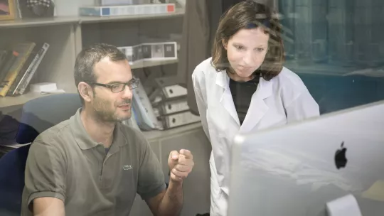 Salvador Aznar Benitah lidera el laboratorio de Células madre y cáncer en el IRB Barcelona