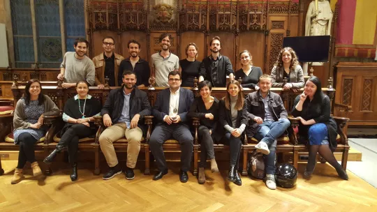Eduard Batlle con los miembros del laboratorio de Cáncer Colorrectal del IRB Barcelona