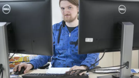 El investigador croata Fran Supek es el primer autor del estudio publicado hoy en Cell. Supek desarrolló este trabajo junto a Ben Lehner en el CRG (Foto: M Minocri, IRB Barcelona)