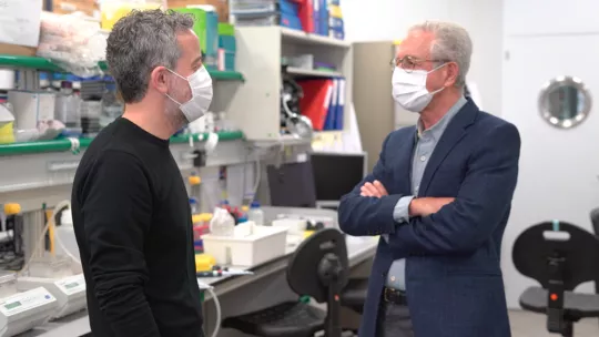 Los Drs. Jordi Duran y Joan J Guinovart