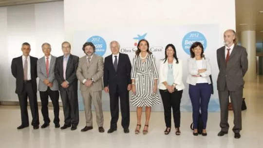 IRB Barcelona PhD student, David Suñol, receives his diploma from Carmen Vela