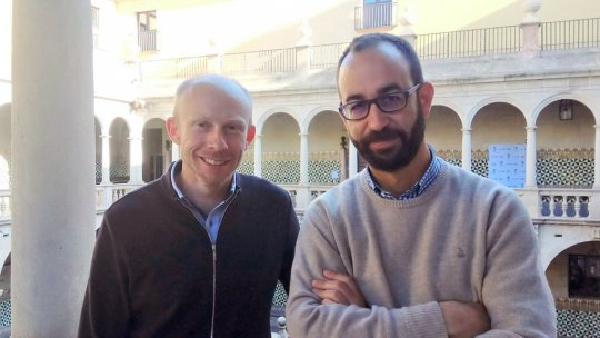 James Sharpe (esquerra) i Marco Milán, coorganitzadors de la Conferència Barcelona Biomed "Enginyeria morfogenètica", avui a l'Institut d'Estudis Catalans, a Barcelona (Foto: IRB Barcelona)