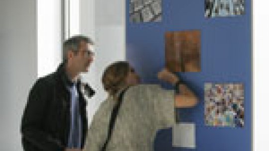 IRB Barcelona scientists Andreas Zanzoni and Laura Orellana presented their art at the exhibition