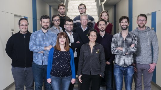Els científics de l'IRB Barcelona que signen l'estudi. El treball ha comptat amb la col·laboració del laboratori de química liderat per Antoni Riera i la Plataforma de Bioestadística liderada per Camille Stepahan-Otto (M. Minocri, IRB Barcelona)