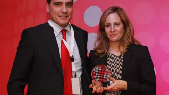 Teresa Tarragó, cofundadora d'Iproteos, a l'acte de lliurament del premi. Imatge: RedEmprendia