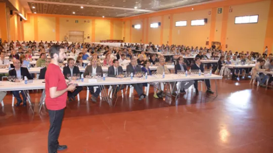 Xavi Ayala presents the event (Aj. Mollerussa)