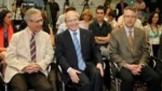 Visit of the president of the Government of Catalonia, José Montilla, at the Institute for Research in Biomedicine