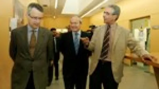 Visit of the president of the Government of Catalonia, José Montilla, at the Institute for Research in Biomedicine
