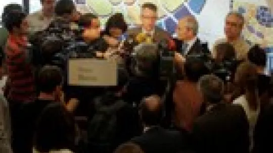 Visit of the president of the Government of Catalonia, José Montilla, at the Institute for Research in Biomedicine