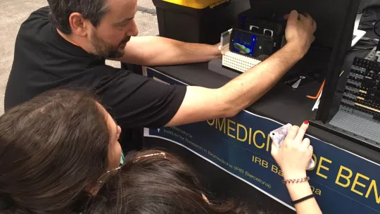  Julien Colombelli, jefe de Microscopía Digital Avanzada en el IRB Barcelona. 